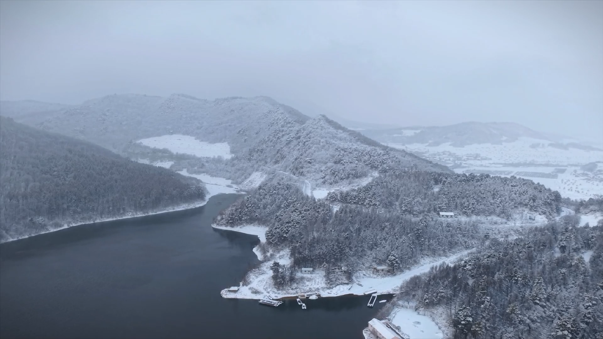 铁岭县鸡冠山乡：雪落山林 如诗如画